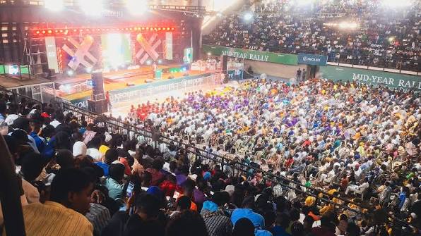 Large crowd of NeoLife distributors at a Mid-Year Rally